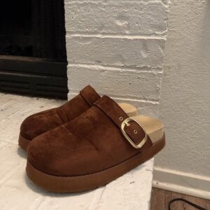 American Eagle
Brown Suede Platform Slip-On Clogs with Gold Buckle